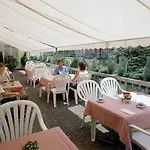 Отель Continental 2*